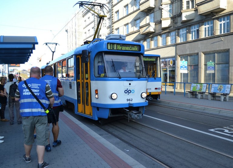 Asistenti přepravy se v ostravské MHD osvědčili