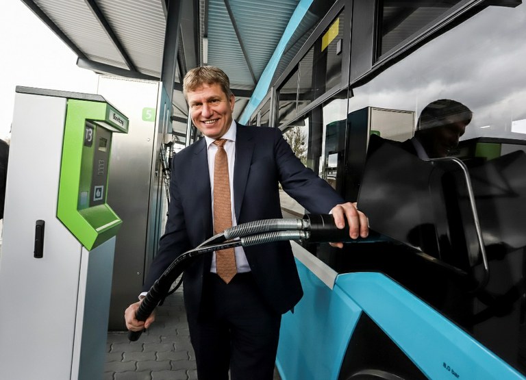 Autobusy díky nové plničce na CNG ujedou denně o 500 km méně 