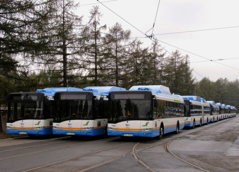 Autobusy na CNG a trolejbusová trať