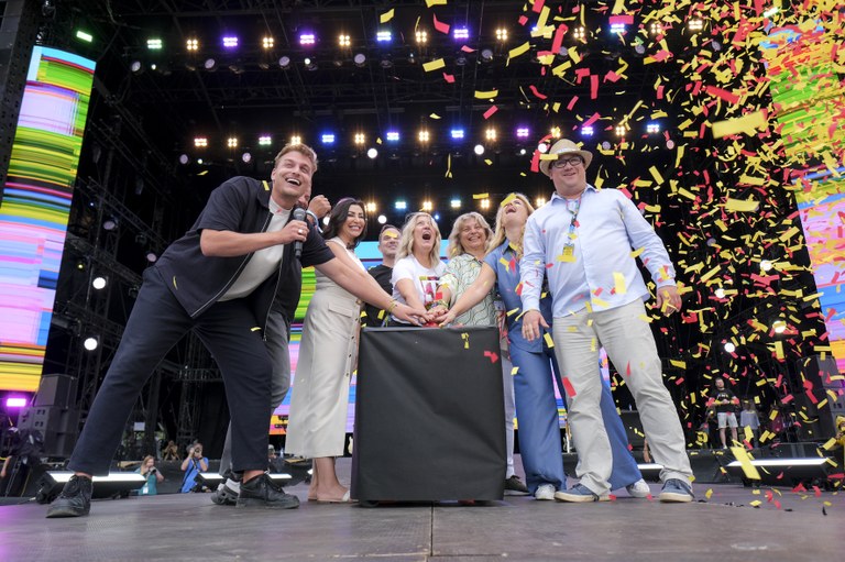 Barvy Ostravy se rozzářily. Festival zahájili také primátor s náměstkyní