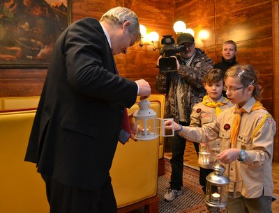 Betlémské světlo dorazilo do Ostravy