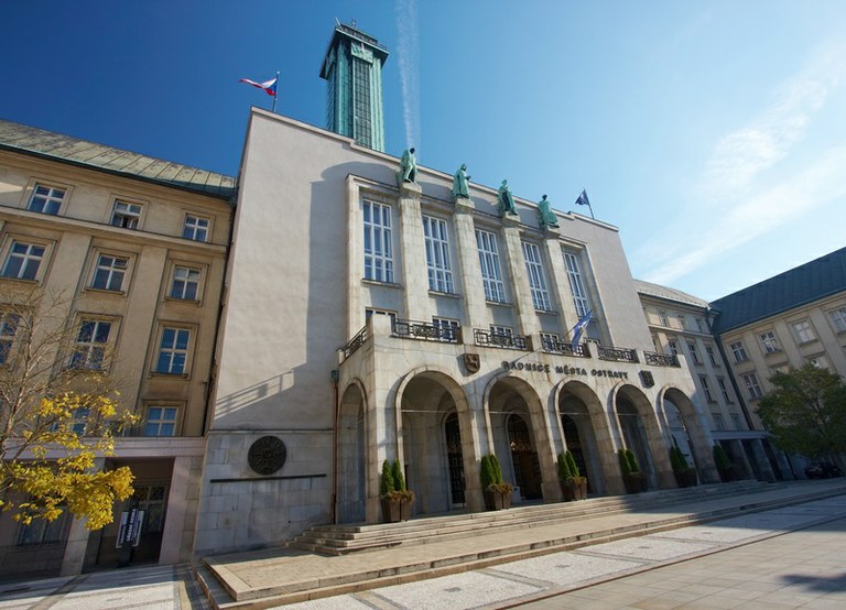 Budova radnice dostane nová okna