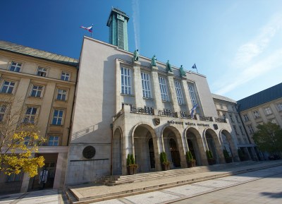 Budova radnice dostane nová okna