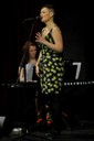 I šansoniérka Sylvie Bee učí - angličtinu