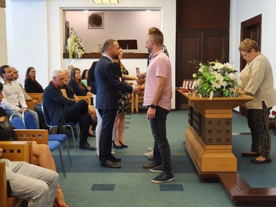 Dárci krve převzali ocenění v obřadní síni ostravské radnice