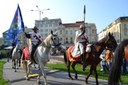 Městem procházely průvody historických osobností a rytířů. 