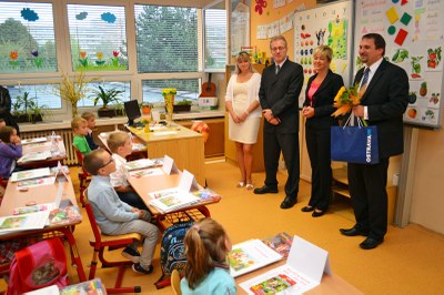 Náměstek Martin Štěpánek uvítal děti ze ZŠ Mitušova v Hrabůvce.