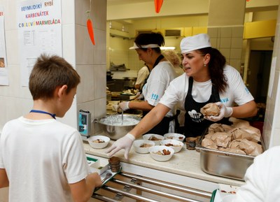 Děti si díky Fajnemu školnímu bistru pochutnaly na čtyřchodovém menu  