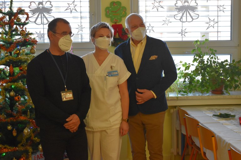 Dětské pacienty v Městské nemocnici Ostrava potěšila návštěva z ostravské radnice