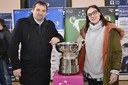 Náměstci primátora Ostravy Andrea Hoffmannová a Martin Štěpánek se vyfotili s fedcupovým pohárem. 