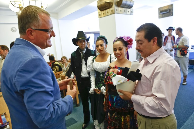 Festival Folklor bez hranic začal na radnici