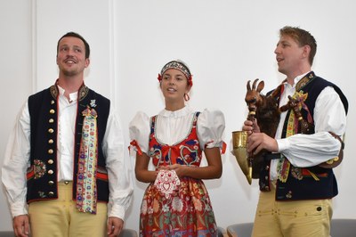Chodský soubor Mrákov s dudákem zazpíval lidovou píseň. 