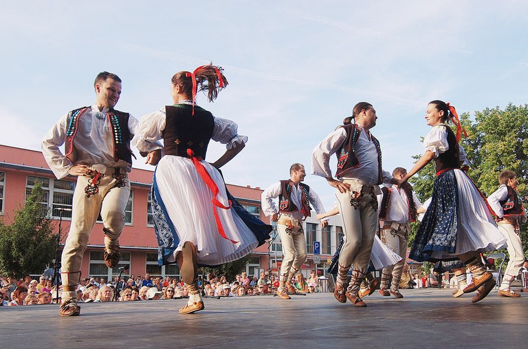 Ostravu roztančí folklorní soubory