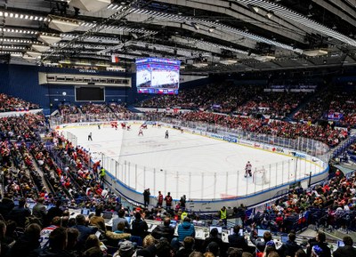 Hokejoví fanoušci si v Ostravě užívají skvělou atmosféru