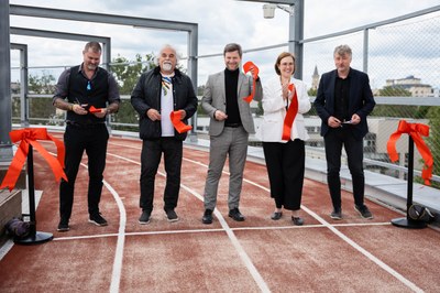 Inovovaný střešní sportovní ovál Ostravské univerzity přináší vyšší komfort i širší využití