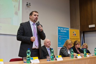 Kampaň Dejme dětem rodinu i letos vrcholí konferencí