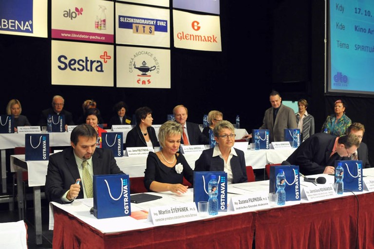 Kongres zaměřený na problémy života seniorů