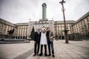 ...a před ostravskou radnicí se S. Žídkem a T. Vernerem.