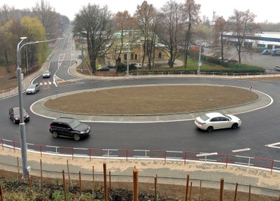 Kruhový objezd na Těšínské ulici otevřen