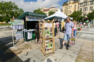Lidé lidem pošesté