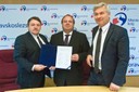 Prezident ČSLH T. Král (zleva), hejtman M. Novák a primátor P. Kajnar.