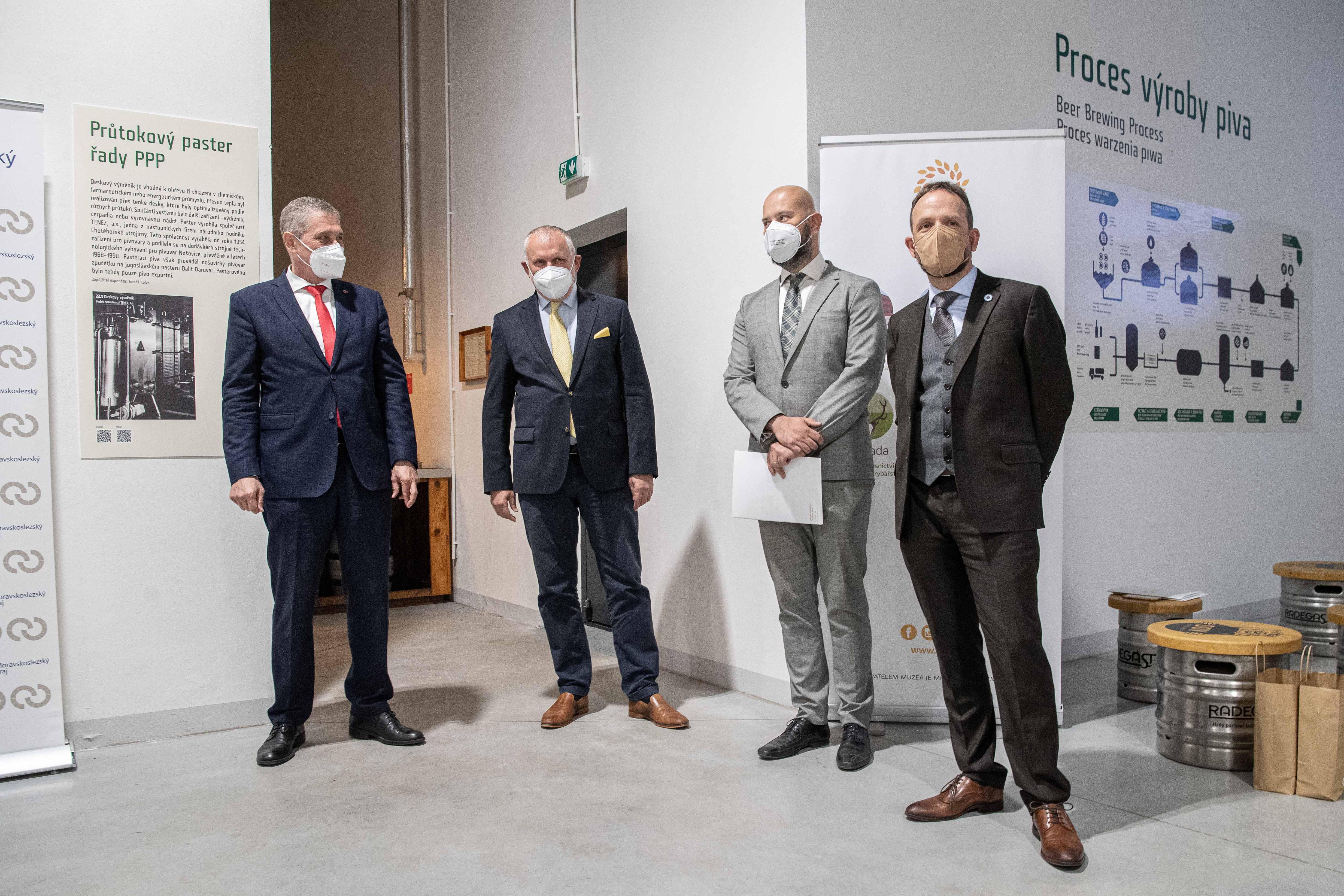 Setkání v prostorách Národního zemědělského muzea. Zprava: Tomáš Macura, ředitel ostravské pobočky NZM Ivan Berger, Zdeněk Novák a Ivo Vondrák.  