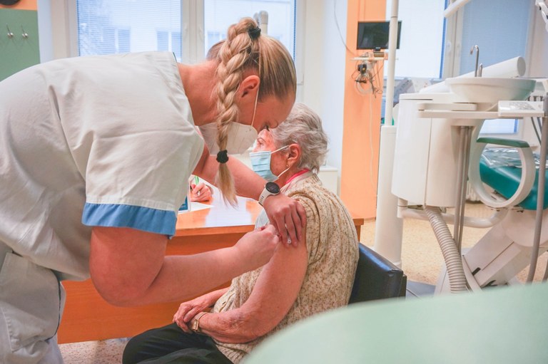 Městská nemocnice Ostrava zahájila očkování seniorů 80+