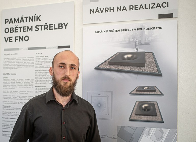 Městský ateliér představuje návrhy památníku obětem střelby 