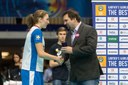 Nám. primátora M. Štěpánek s cenou pro E. Krupnovou