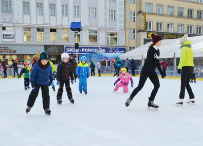Na Masarykově náměstí si opět můžete zabruslit 