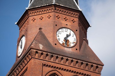 Na opravu ciferníků hodin na věži kostela sv. Pavla ve Vítkovicích byla vyhlášena veřejná sbírka
