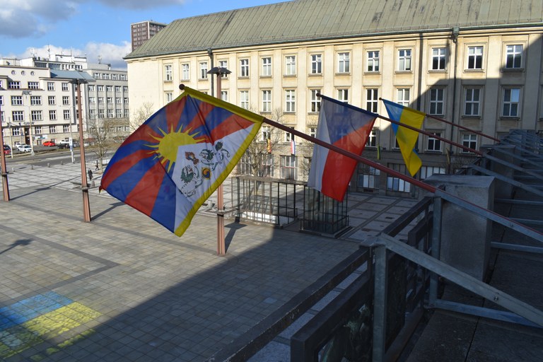 Nad ostravskou radnicí dnes vlaje také tibetská vlajka