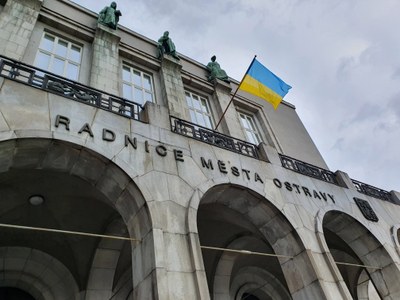 Nad ostravským magistrátem vlaje ukrajinská státní vlajka