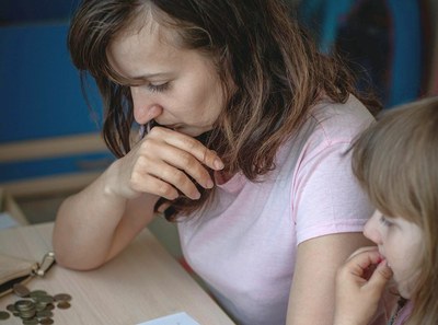 Nejen začátek školního roku je finančně náročný