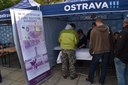 K prodeji je na Prokešově náměstí také ostravská suvenýrová eurobankovka s nulovou hodnotou. 