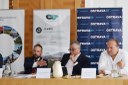 Primátor Tomáš Macura (vlevo) hovoří o významu projektu CLAIRO, naslouchají hejtman Ivo Vondrák a odborník z VŠB-TU Ostrava Jiří Bílek. 