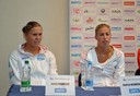 L. Hradecká a A. Hlaváčková při tiskovce