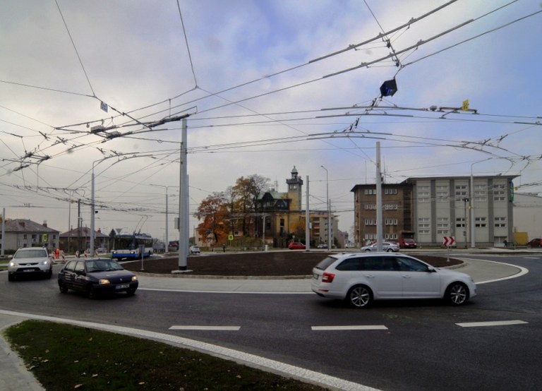 Okružní křižovatka na Slezské otevřena