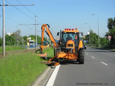 Sečení středových pásů na ulici Rudné