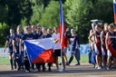 Týmy ČR a Ruska při slavnostním nástupu.