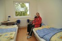 Jeden z budoucích klientů na návštěvě v pokoji