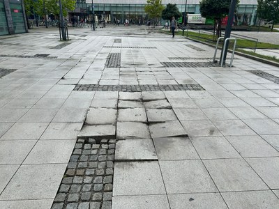 Ostrava pokračuje v opravách poškozené dlažby 