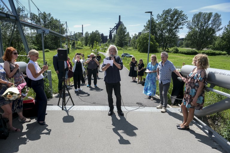 Ostrava pokřtila lávku Jana Balabána. Město připomíná spisovatele slovem – tak, jak by si přál