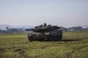 Divácky velmi atraktivní jsou i ukázky pozemní techniky, transpontérů i tanků v oblacích prachu a hliněné drtě.