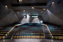 Interiér koncertního sálu v Princetonu podle návrhu studia Steven Holl Architects. 