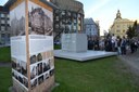 Historické fotografie představují Německý dům, po kterém zůstala proluka, a slavný obchdní dům Ostravica-Textilia. 