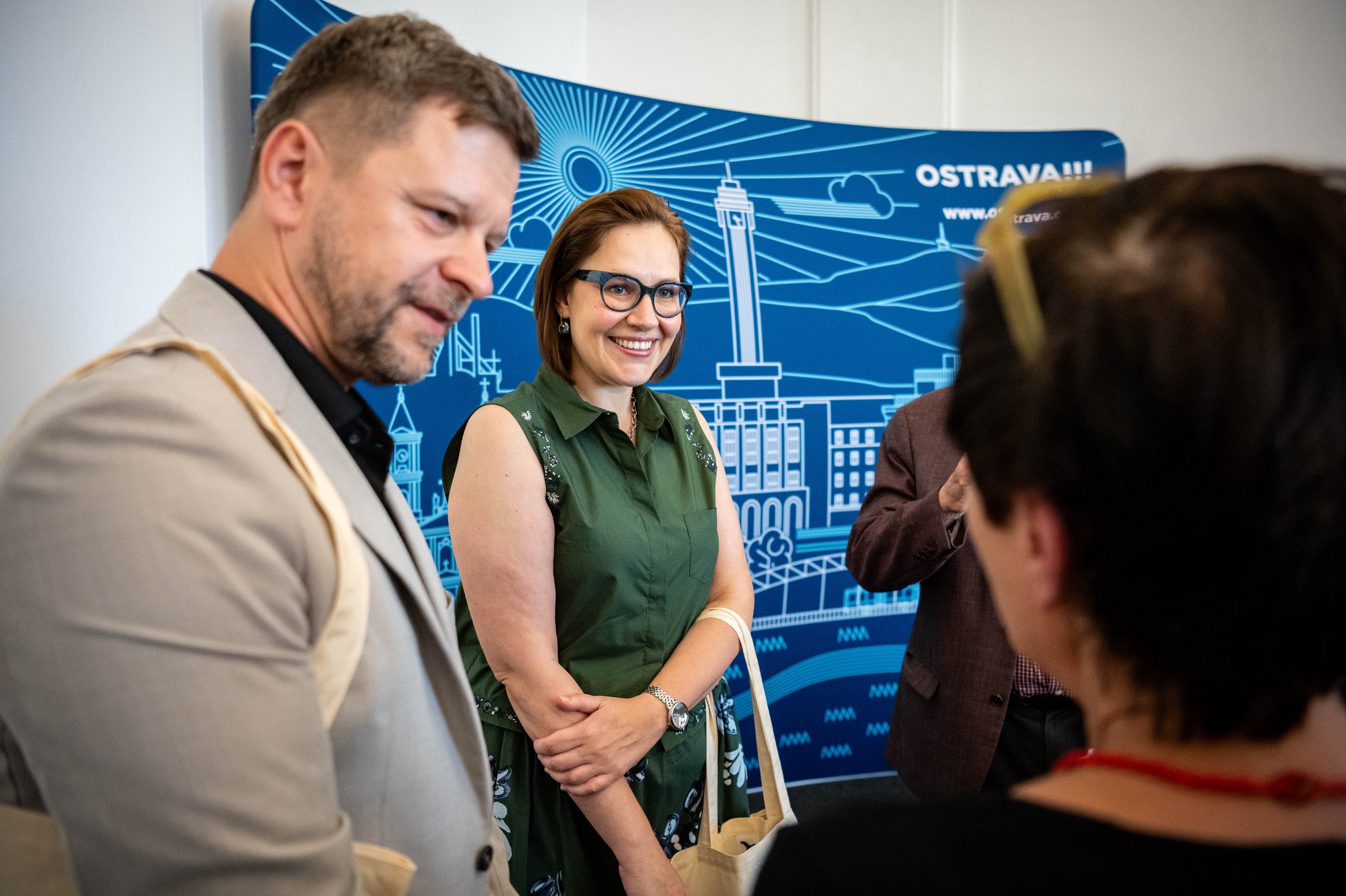 Náměstkyně primátora Andrea Hoffmannová s pořadateli festivalu