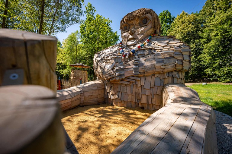 Ostravský Park nad rybníkem skýtá mokřad i řadu míst ke hraní v lese