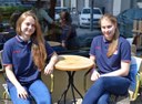 Poběží i hokejistky A. Zíková (vlevo) a B. Škodová.
