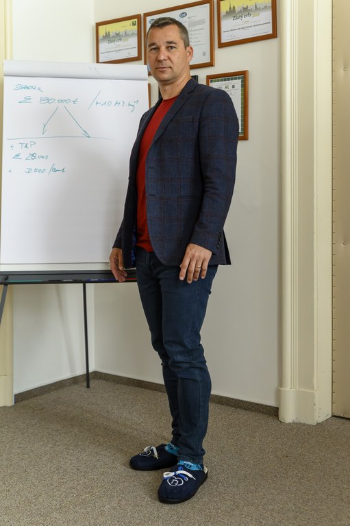 Do práce v papučích dorazil náměstek primátora Aleš Boháč. Foto: Martin Popelář
